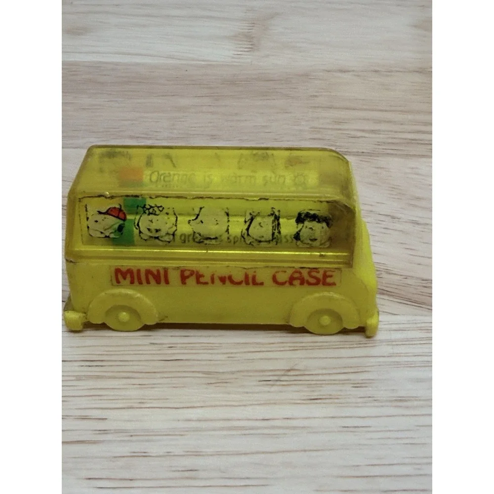 Vintage Peanuts School Bus Mini Pencil Case W/Sharpener and Original Pencils #AA